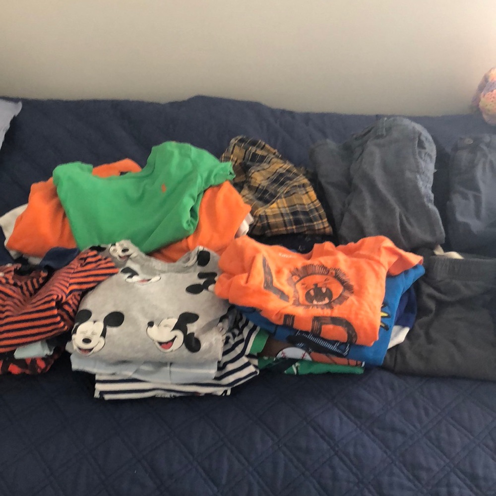 2t shirts 10 of them are long sleeves, 8 short sle